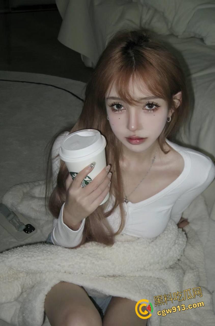 妹妹姨妈期饥渴难耐,骗哥哥大姨妈走了,豹纹高跟鞋大长腿主动骑乘,无套后入内射骚穴!-1