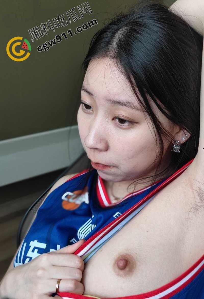 江苏盐城小情侣不雅视频泄露! 超反差眼镜妹被调教成淫荡母狗,露脸口交撅起翘臀被猛操,反差爆表-4