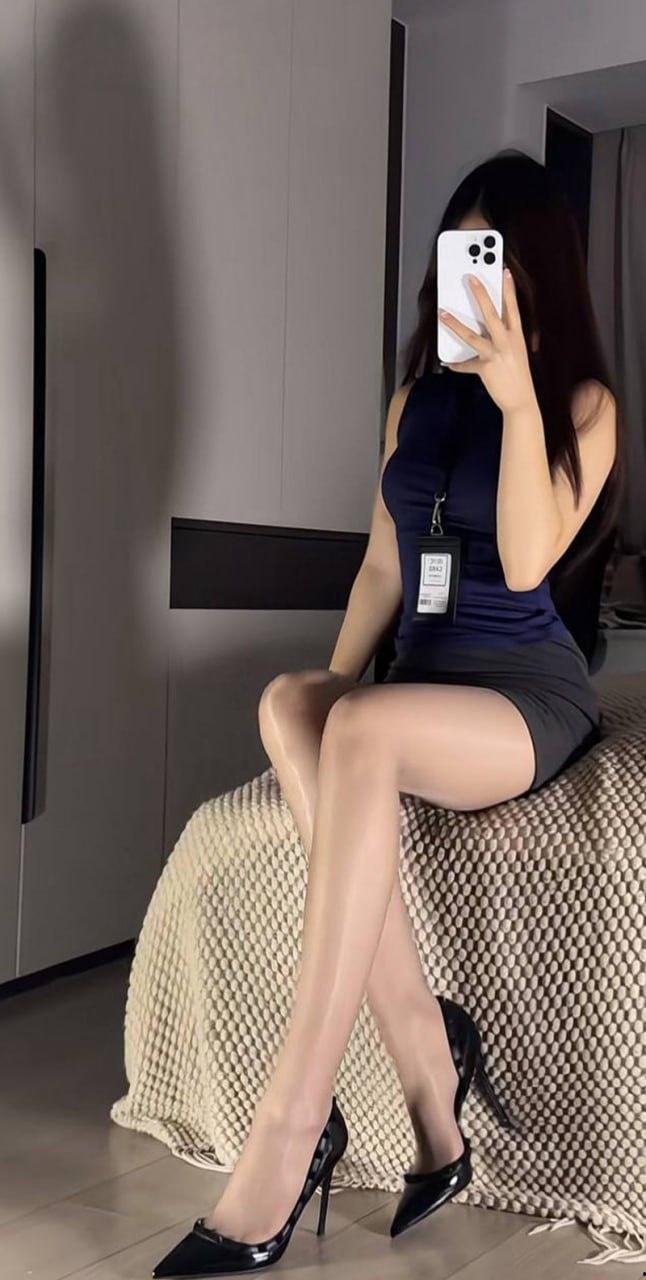 抖音擦边网红【一只奶逃桃】,黑丝情趣三点全裸诱惑撩人,美腿翘臀假屌狂捅自慰,动听娇喘淫靡至极!-2