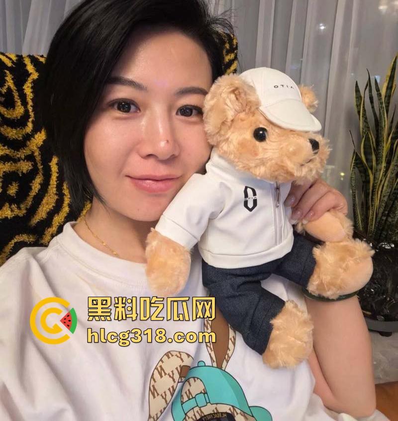 浙江极品人妻【王权怡】性爱视频曝光！短发熟妇在线约炮，淫水狂流骚态诱人，骑乘榨精浪叫声不断！