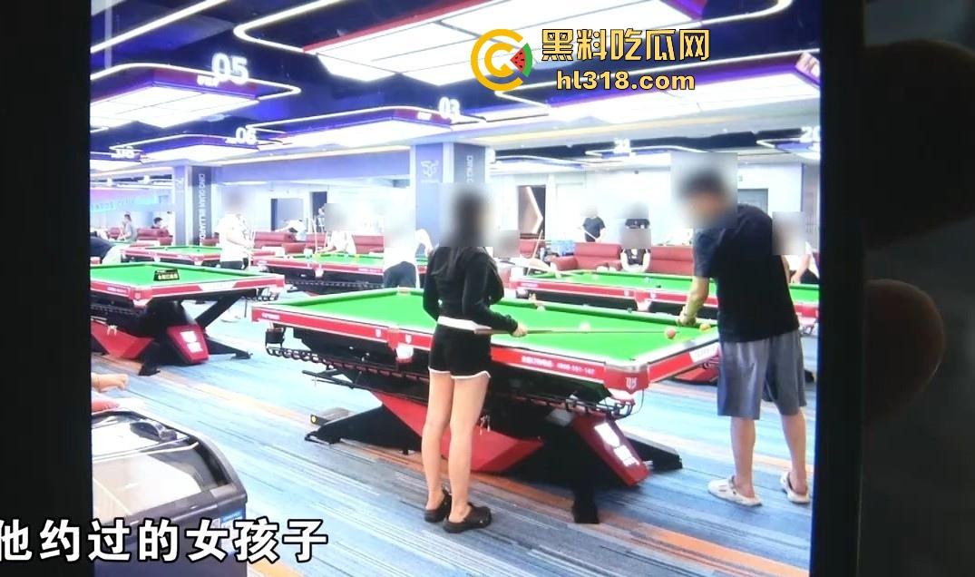 小哥网上想约炮台球助教,想摸人家的丝袜美腿,不料线下被坑5000多,还给打了一顿,真是陪了夫人又折兵!-5