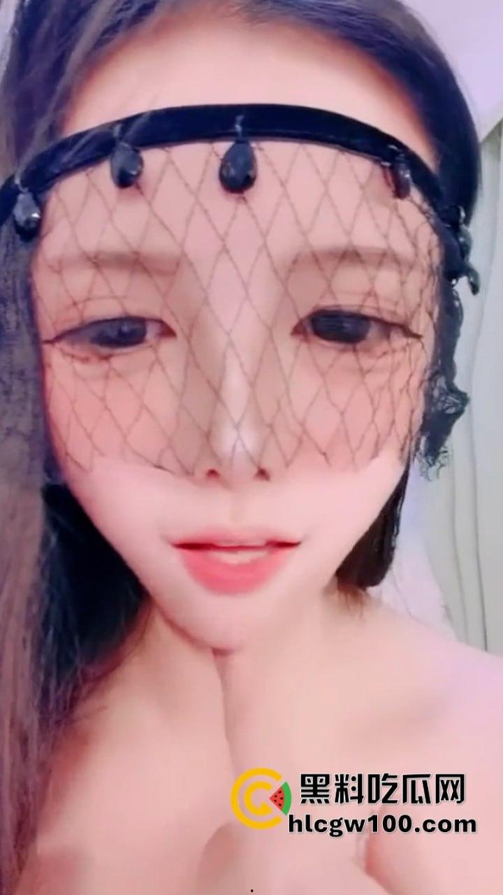 大奶纯欲嫩妹【小喜儿】终于直播露脸 清纯妹妹极限反差自慰 白虎穴被玩的白浆直流！