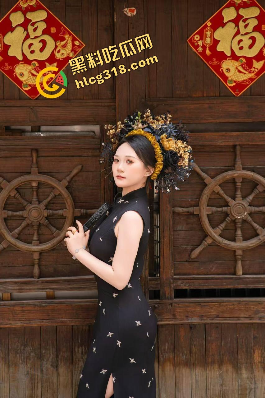 谁能想到吃个瓦匠烤鱼都能碰到厕所操逼,外面收瓶子里面打桩啪啪声盖过店里音乐,骚货一声不吭!-3