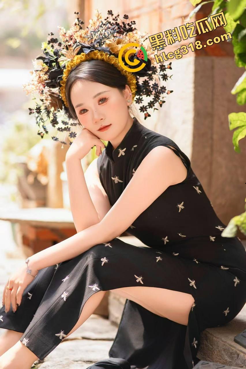 谁能想到吃个瓦匠烤鱼都能碰到厕所操逼,外面收瓶子里面打桩啪啪声盖过店里音乐,骚货一声不吭!-5