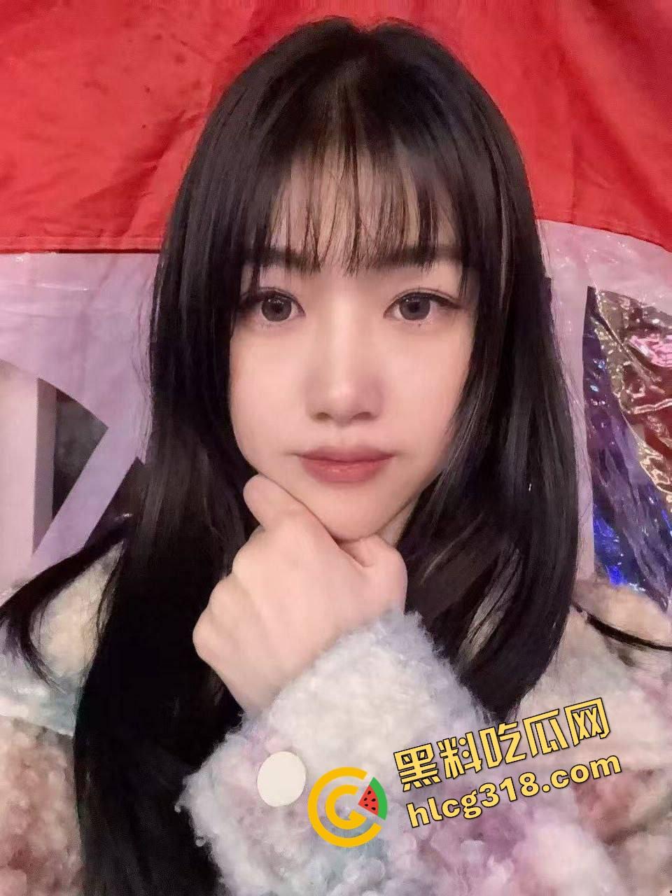 清华北大抢着要的校花,被干成三洞齐喷的舔棒狗,舔了三个月的女神,被我用狗链拴着后入肏到尿失禁!-2