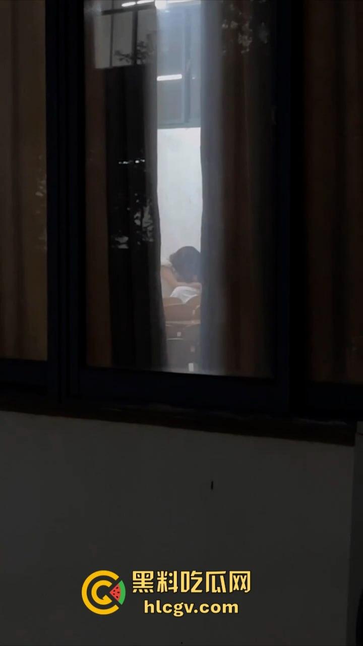教室打急炮不拉帘 温州学院林玉婵与男友啪啪被同学全程拍到