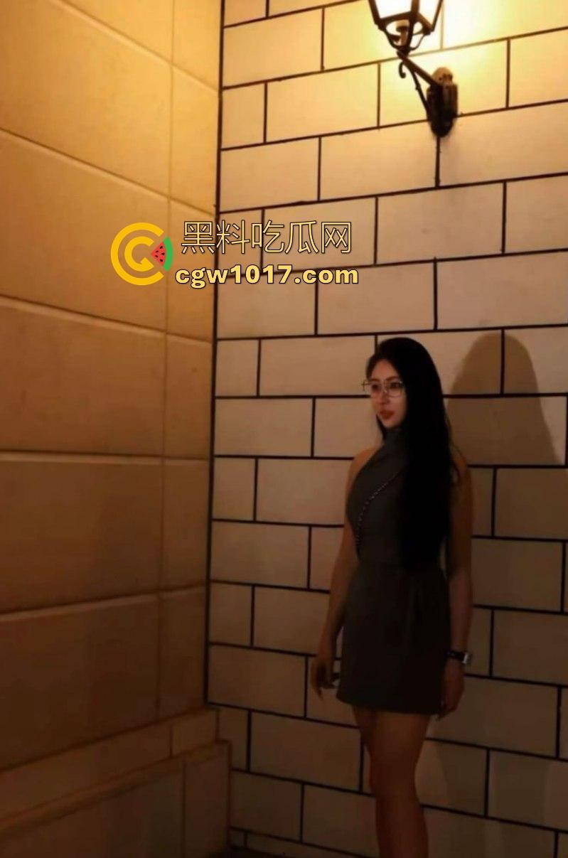 恭喜瓜友又约炮成功!大奶晃荡间御姐气场崩塌成饥渴母狗,花式足交调情,口爆吞精反差诱惑至极!-6