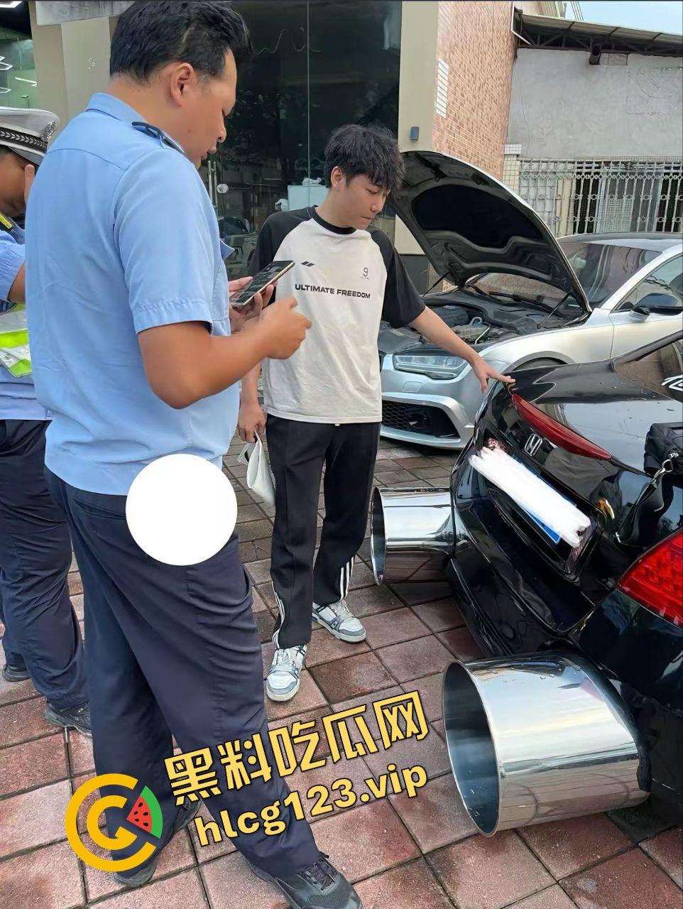 广东抖音网红改装车离谱!排气孔大到能塞下一个人,玩得也太过分了吧!-7
