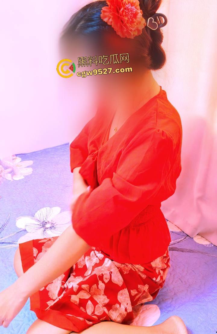 海角相依为命的母子,妈妈穿新娘装诱惑儿子,骑乘吞噬儿子的鸡巴,爽到不想拔出,实则早已灵魂出窍!-1