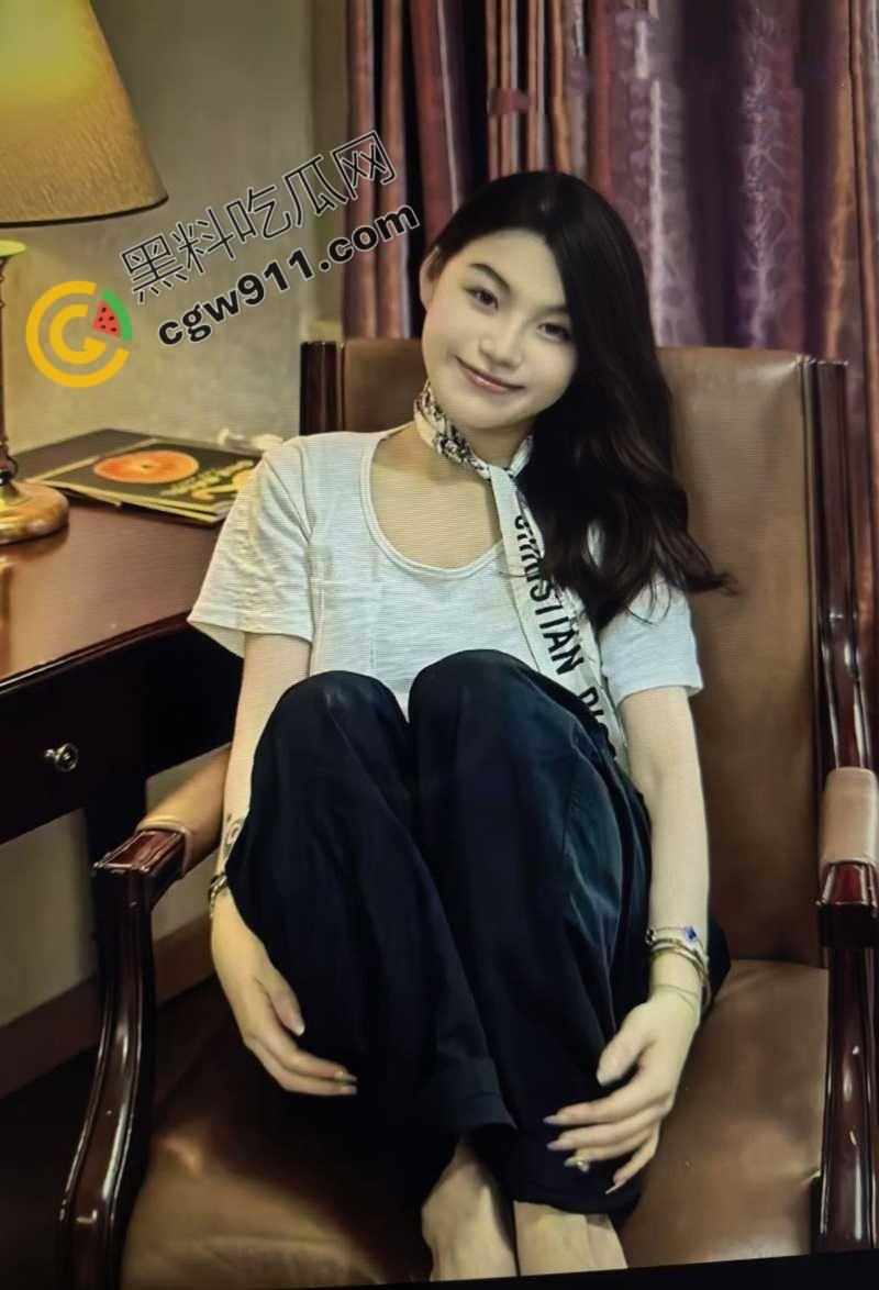 北京女神级美女【刘诗芸】惨遭渣男虐待:脚趾嘬吸,舔屌吸肛,大奶子惨遭掌掴,全程露脸被凌虐爆操-5