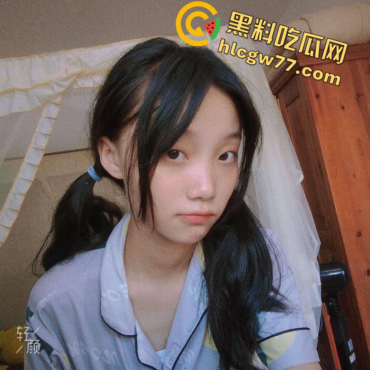 高三18岁【吴昕政】宿舍自拍破处!铅笔开荤戳逼,捏奶拍脚秀-2