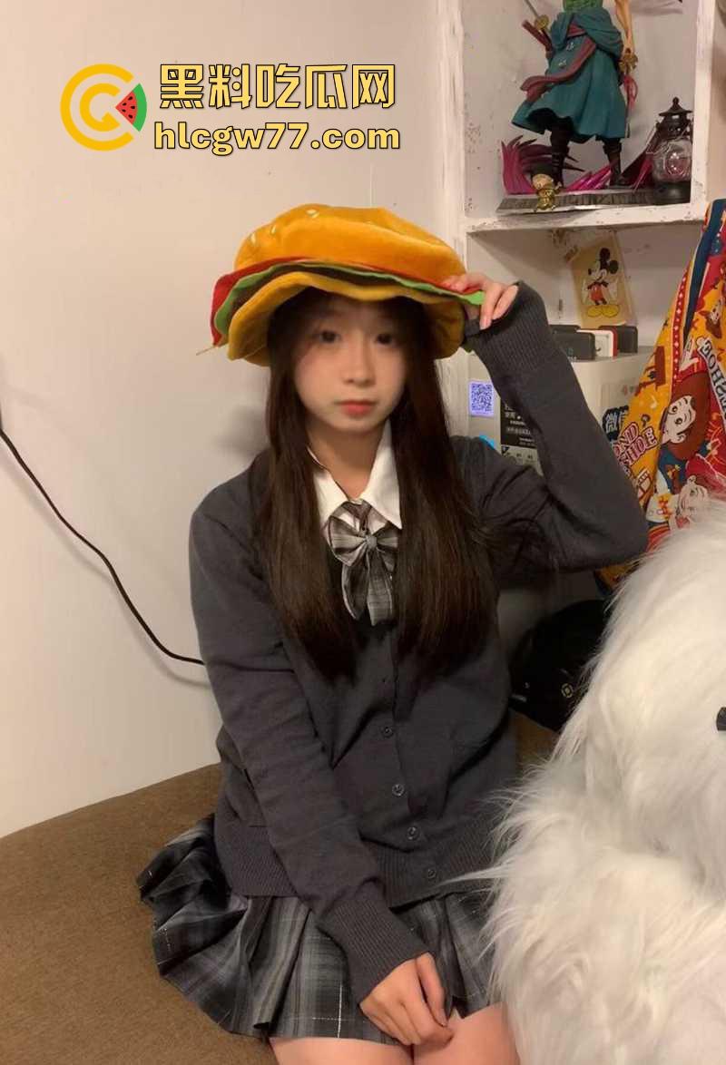 湖北襄阳清纯学生妹【张婧涵】露脸裸舞沦为金主小母狗 从校园乖乖女秒变淫骚小野猫!-1