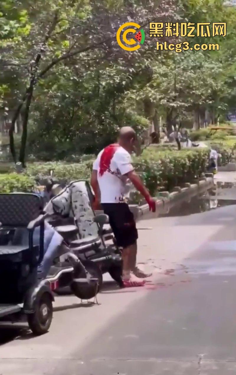 女人惹的祸!河南永城一光头男子被黑衣男子持刀刺伤致死-3