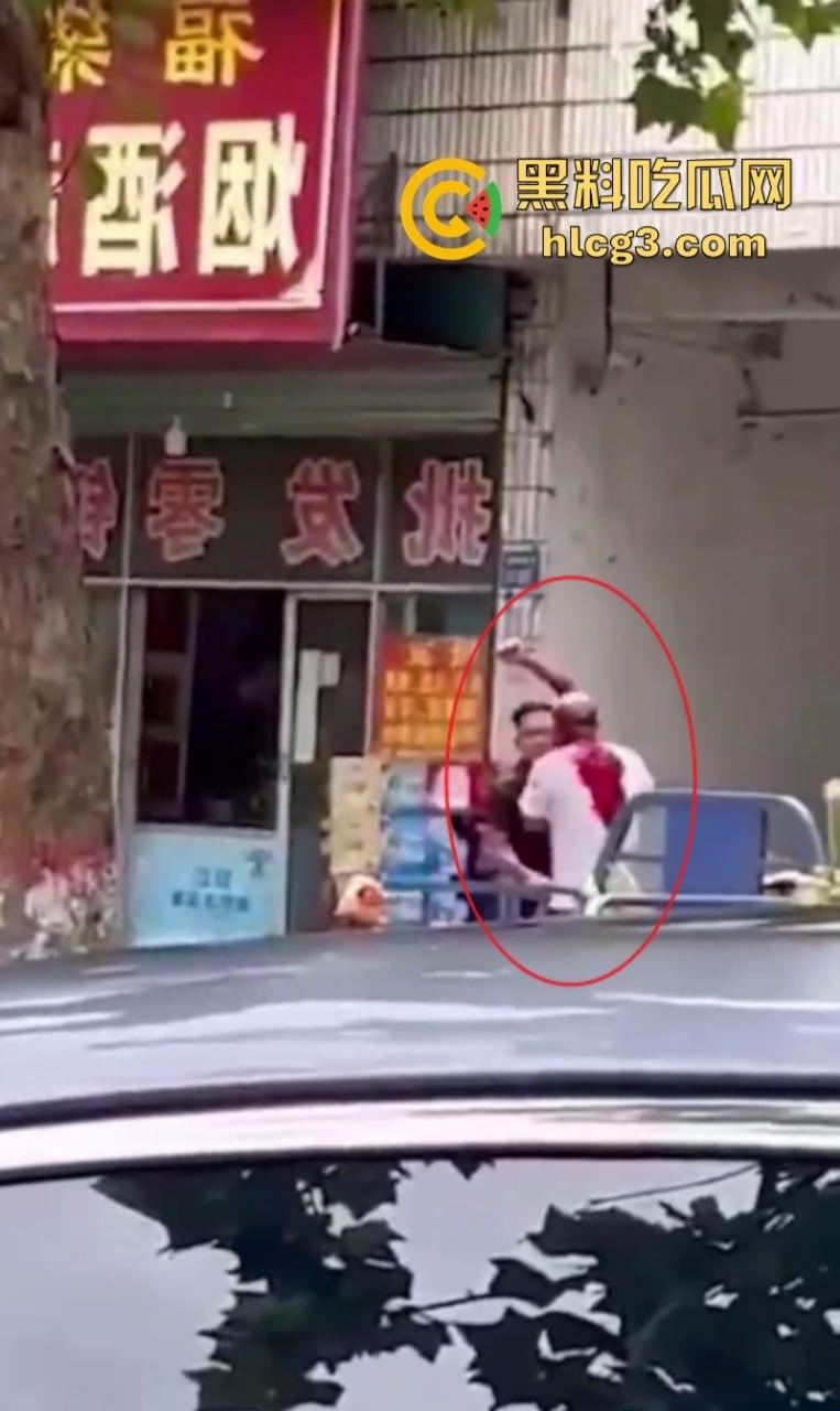 女人惹的祸!河南永城一光头男子被黑衣男子持刀刺伤致死-4