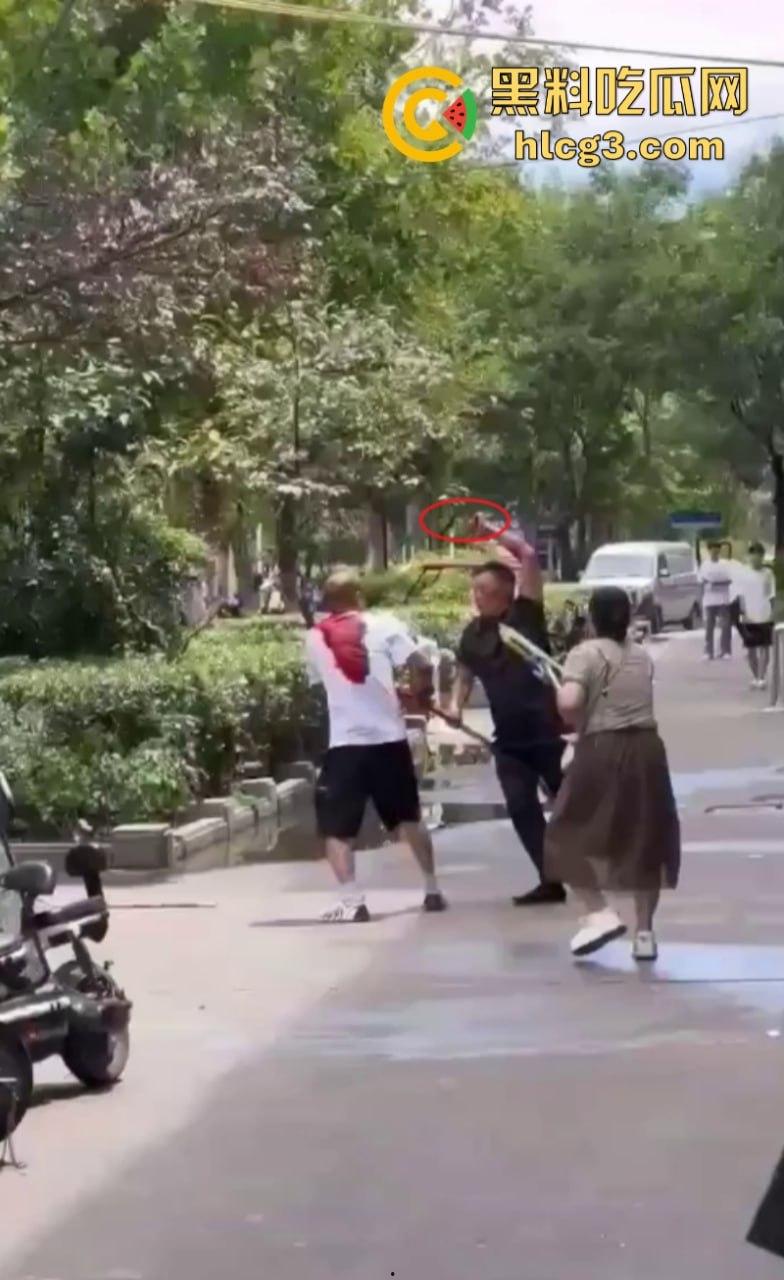 女人惹的祸!河南永城一光头男子被黑衣男子持刀刺伤致死-5