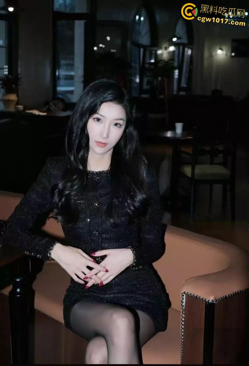 山东青岛在职教师【韩艳芳】日常生活中为人师表,曝出私下却是瘾君子,吸完以后淫靡至极,聚众淫乱!-3