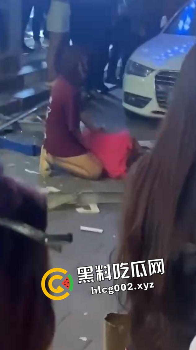 瓜友求瓜!禹州建设路痴情男跳楼现场 情侣吵架吵到跳楼 现场视频流出-6