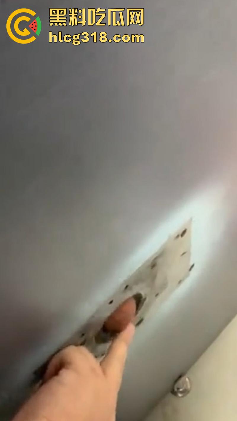 成都男同墙洞吃鸡,约炮见屌不见人,深入鸟洞疯狂吮吸,也不怕来个快乐牌刀片!-3