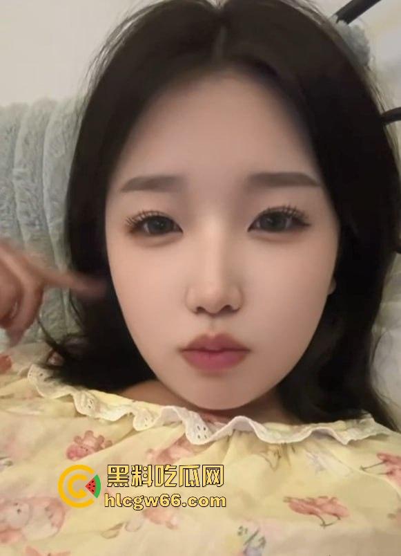 江西南昌交通学院【吴柯彤】与金主爸爸做爱视频泄密 花臂满背精神小妹 牵着狗链跪地舔屌 母狗范儿十足!-4