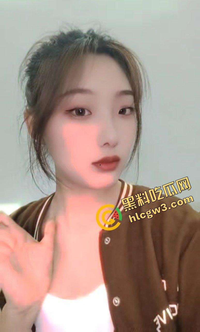 庆阳陇东学院大三反差婊骚货女学生『蒋欣依』下海做鸡赚学费 口爆后怼服务给力！独家流出！