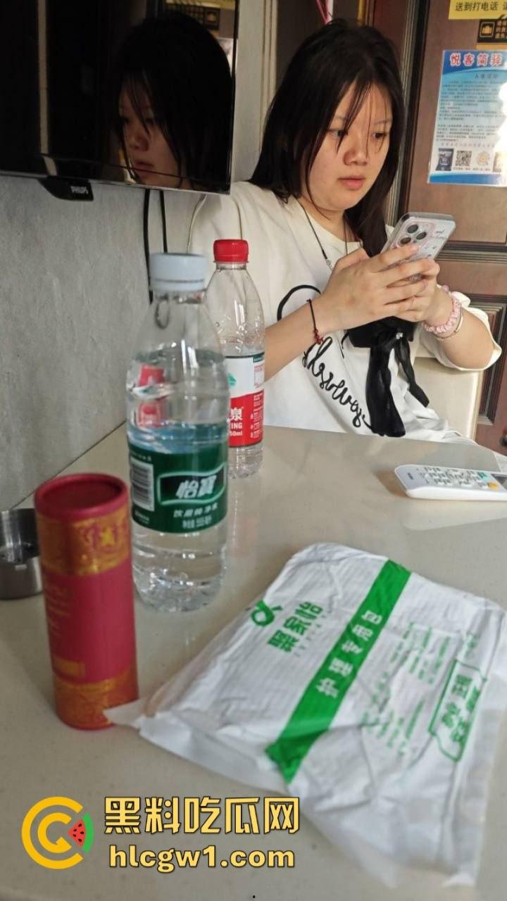 上海小伙网恋奔现翻车 软萌妹子变超雄坦克 房都开好了还是办了吧!-12