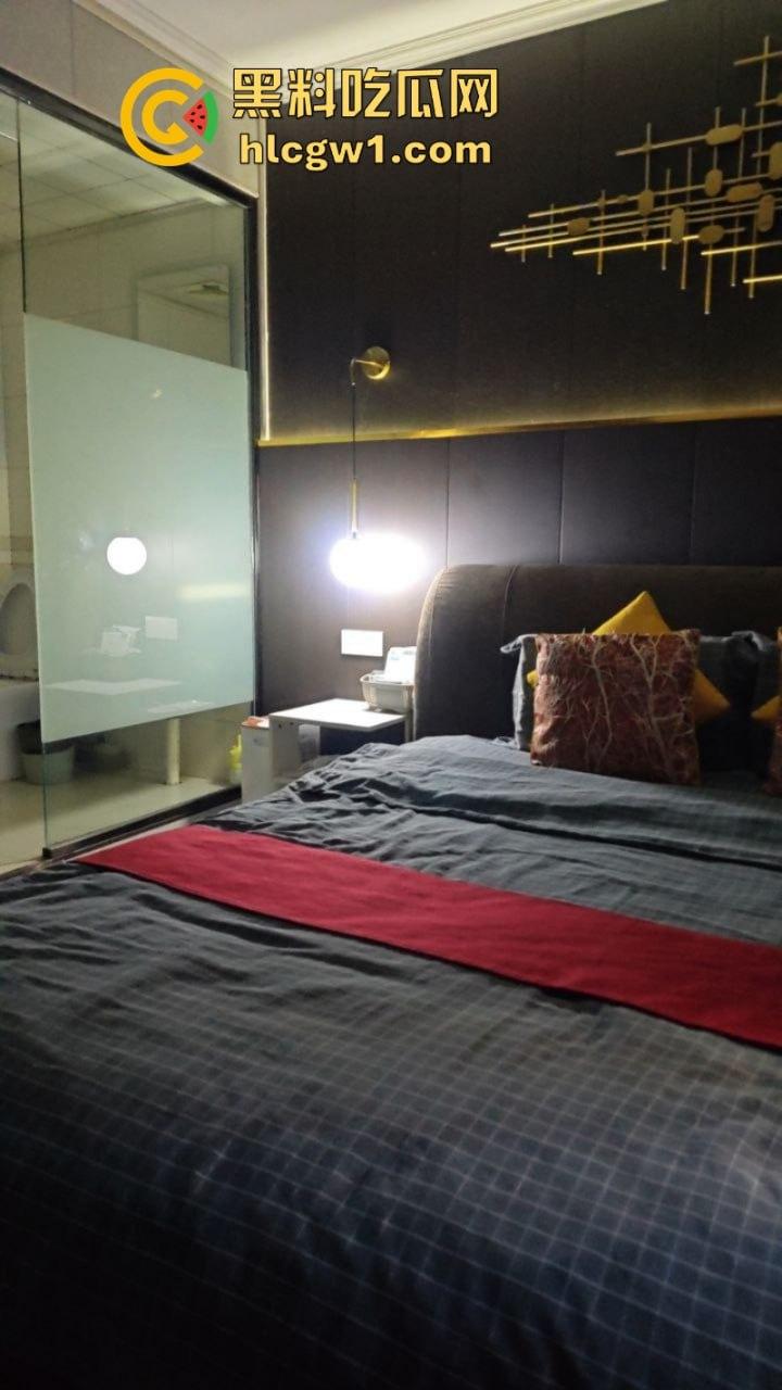 上海小伙网恋奔现翻车 软萌妹子变超雄坦克 房都开好了还是办了吧!-13