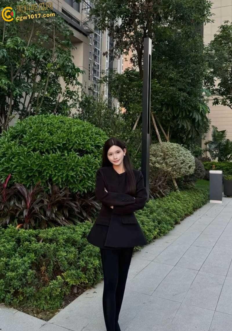 北京人妻【张霓裳】被金主调教爆操,美乳晃荡如水波荡漾,深喉口交骑乘后入,任金主肆意玩弄!-1