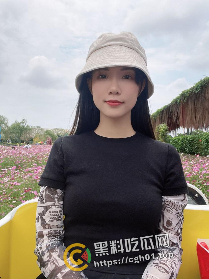 广西南宁反差少妇 被绿帽奴老公怂恿约单男 堕落成公交车 奶头都被吸黑了-2