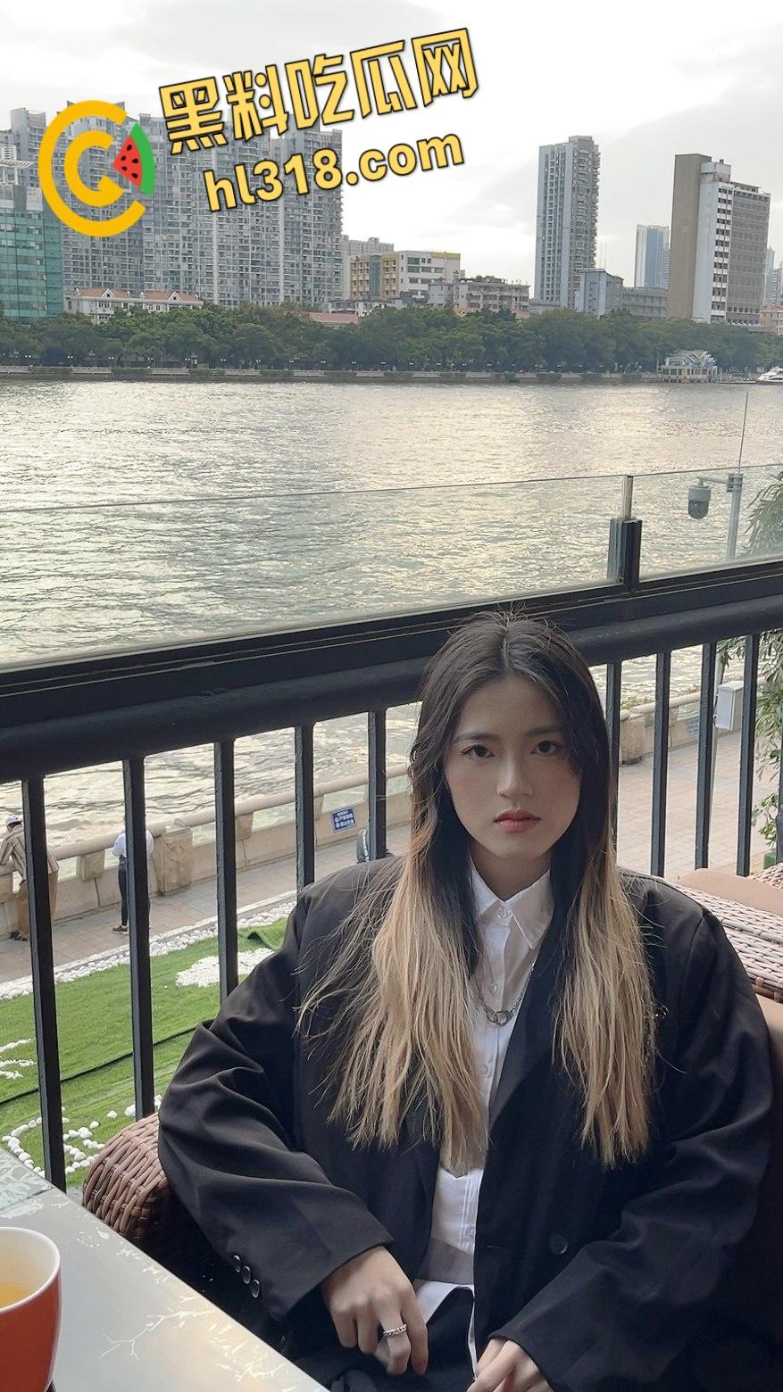 青岛清纯护士【何小笙】,对镜后入疯狂打桩,黑丝眼镜母狗床上淫水横流,自拍被操表情真淫荡 !-3