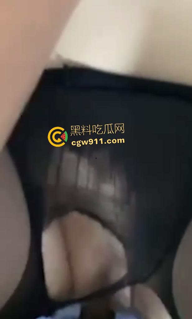 女儿用脚勾引父亲勃起足交,第二天父亲直接撕黑丝,直顶女儿骚逼,还喊着爸爸操我!-5