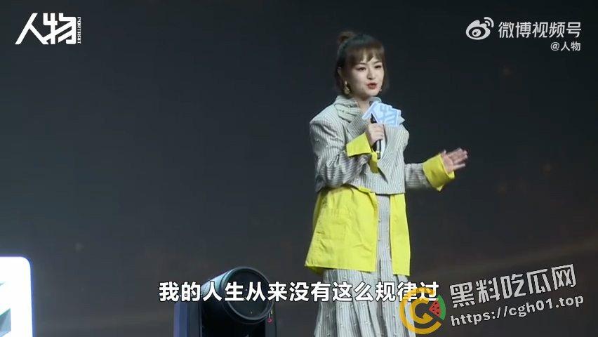 小仙女又高潮了!网红博主【思文】演讲发表逆天言论 男人洗不干净袜子 女性独立不需要经济 女拳新高度-3