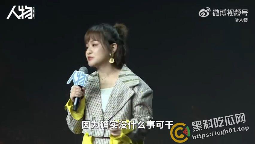 小仙女又高潮了!网红博主【思文】演讲发表逆天言论 男人洗不干净袜子 女性独立不需要经济 女拳新高度-6