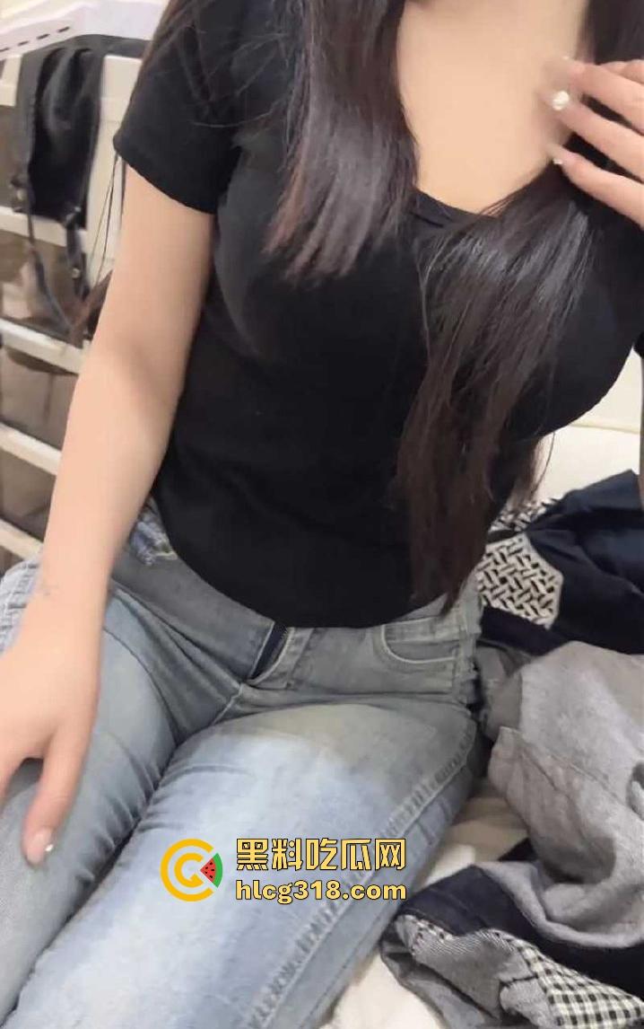 约炮极品美容院老板娘,巨乳翘臀性感人妻,拉到厕所就是一顿爆操强制吞精,这身材很难不爱!-5