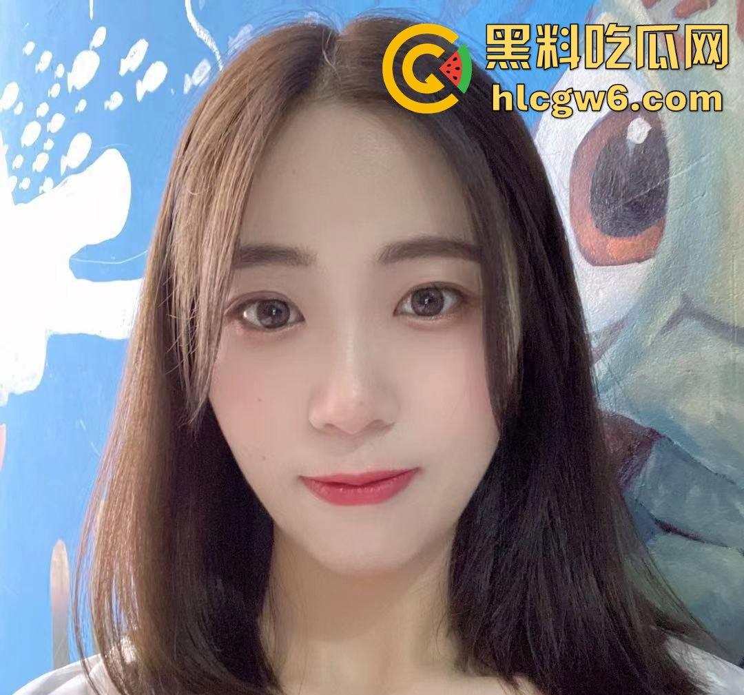 河北【张佳彤】清纯脸下的骚劲炸裂，图书馆偷玩一发，安静环境掩不住欠操的心，清纯反差简直绝了！-3