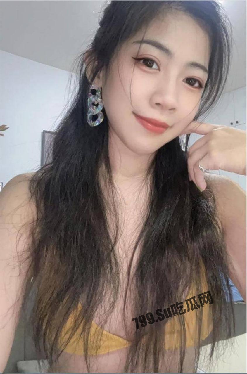 网传人气博主 王语瞳 被金主调教完成任务 餐厅内超大尺度脱衣露出!公众场合拍内裤及厕所自慰片流出-6