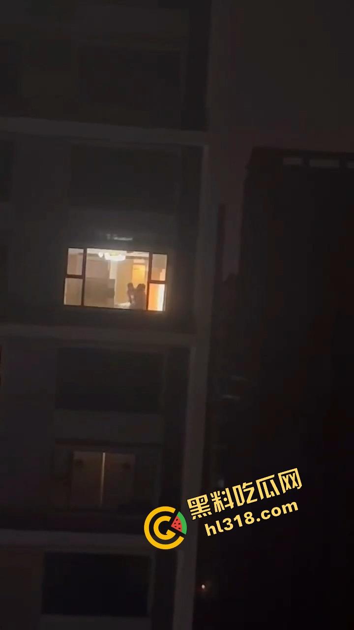 夜深人静窗前爆操不拉窗帘,灯火通明全楼观影,隔壁妹子都看傻了,就喜欢你们这种不避嫌的刺激感!-9