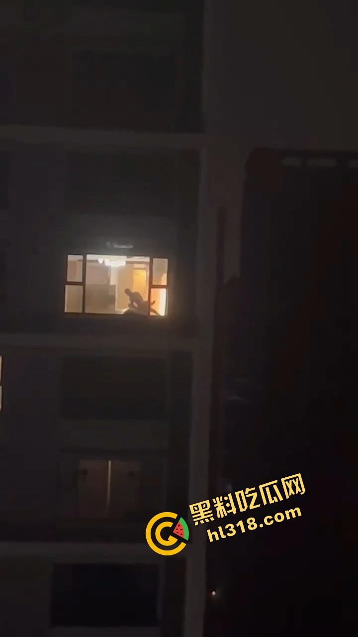 夜深人静窗前爆操不拉窗帘,灯火通明全楼观影,隔壁妹子都看傻了,就喜欢你们这种不避嫌的刺激感!-10