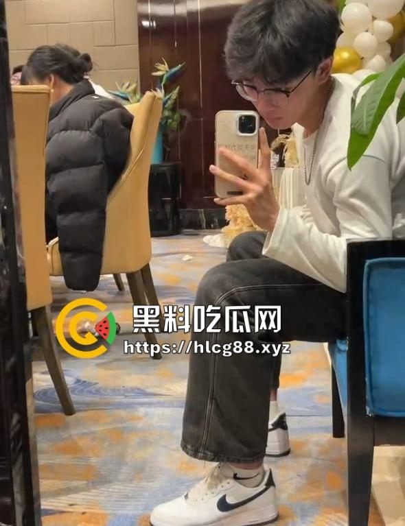 辽油三高『王庸昊』盘锦布车酒吧操白丝女,被隔壁捉偷拍,微信群疯传!-7