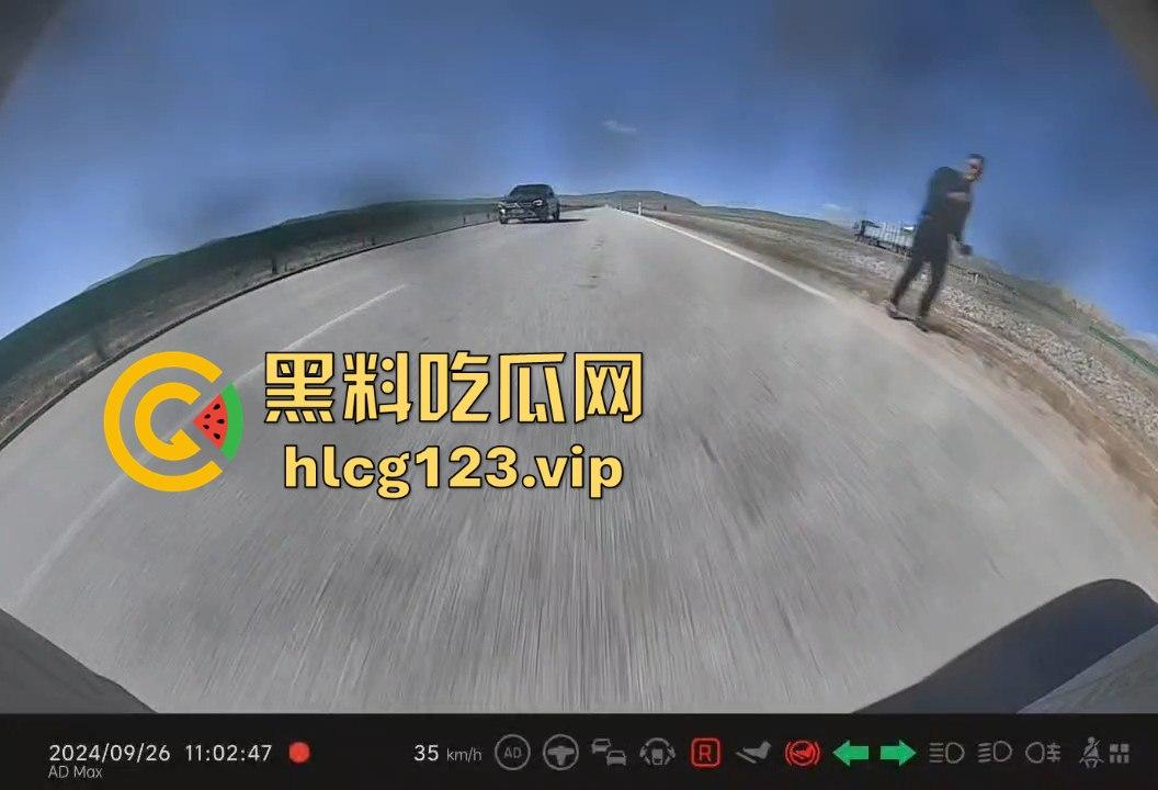 青海打砸拦车事件！警察及时出警，穷山僻壤的刁民居然还敢收过路费？-6