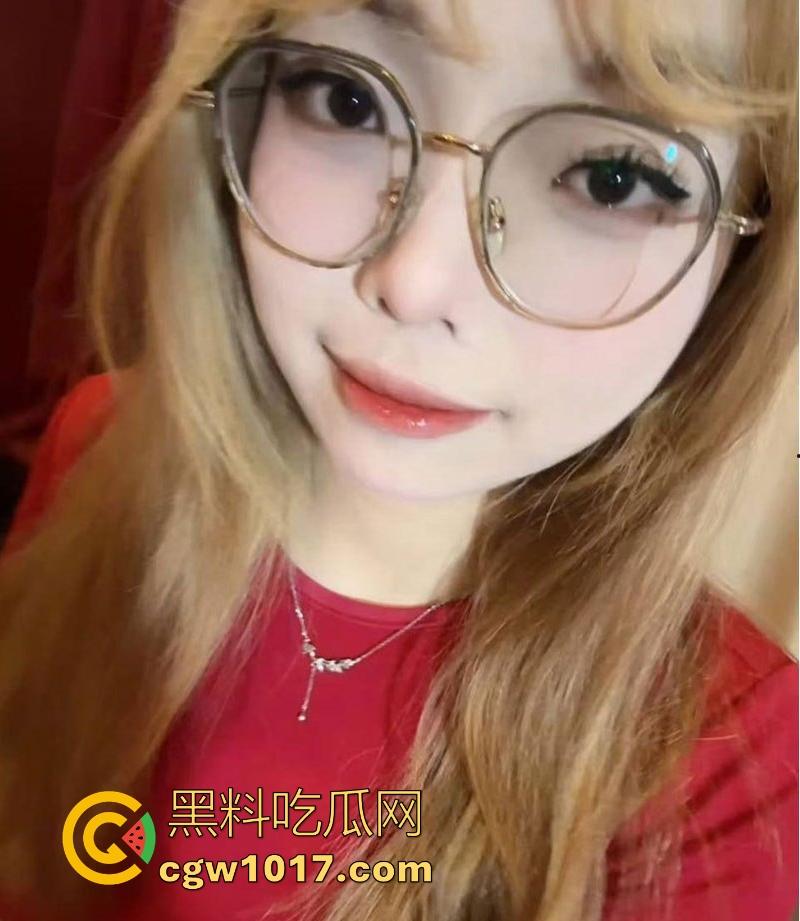 长春工业大学【林冰冰】对性的渴望的小母狗,标准的眼镜骚逼,面对男友粗暴插入骚穴,满脸享受反差巨大!-1