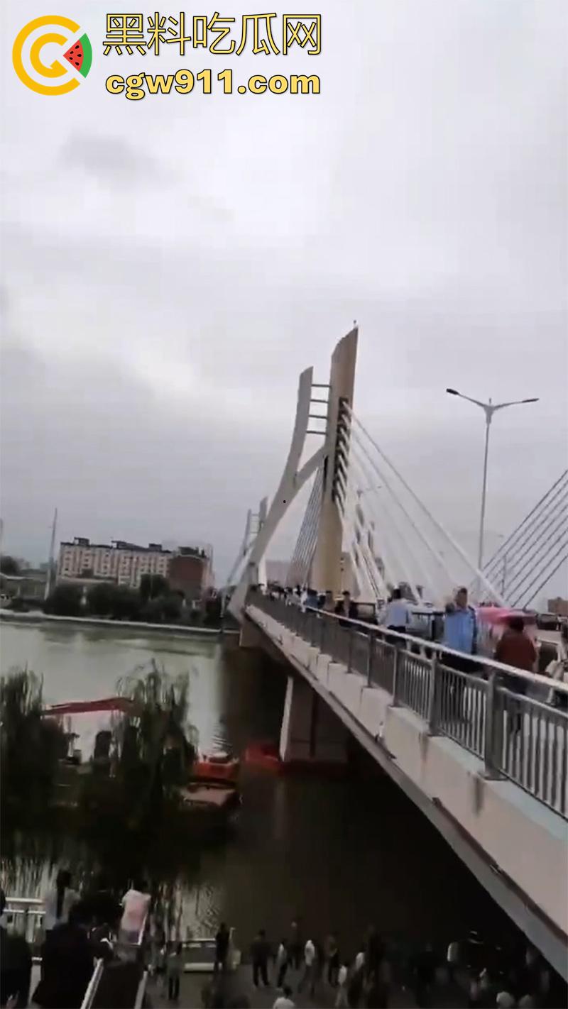 周口市沈丘网红桥跳河事件,准备结婚因彩礼商量不通,23岁男子跳河自杀,20多万彩礼逼走了他!-6