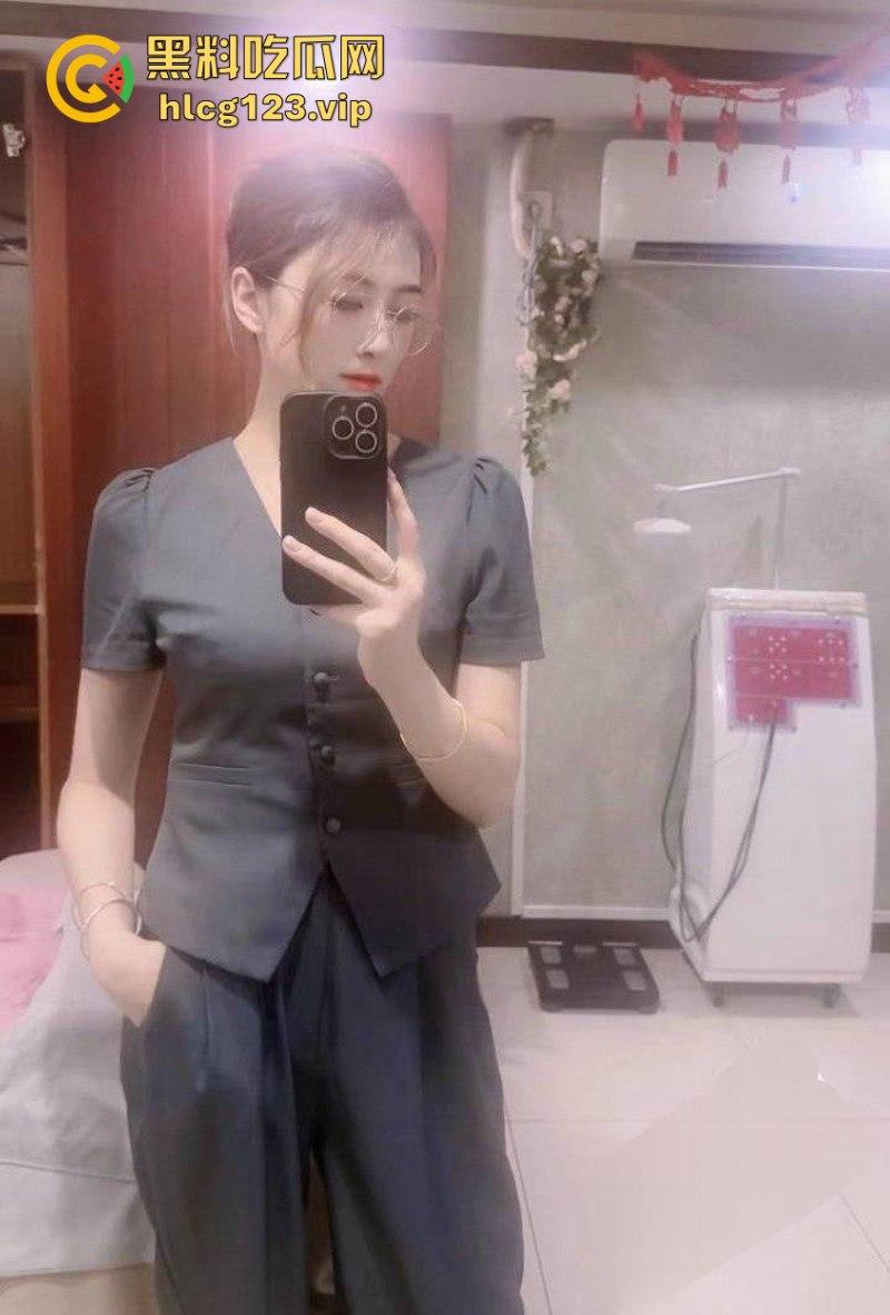 河南鹿邑95后美女业主【李漫漫】偷情视频曝光 纯欲女神化身反差婊 颜值与身材齐飞!-4