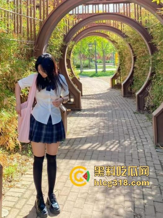 浙江理工学院【林筱沫】性爱视频曝光!勾引健身教练 大胆健身房后入 清纯反差小骚鸡!-5
