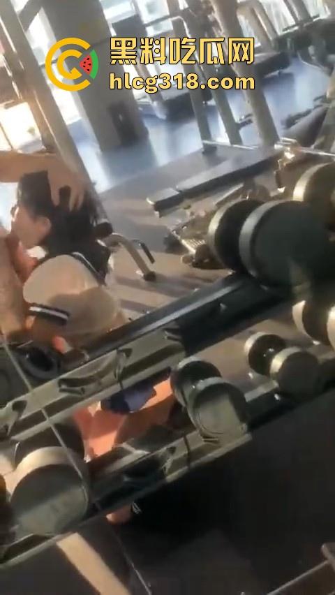 浙江理工学院【林筱沫】性爱视频曝光!勾引健身教练 大胆健身房后入 清纯反差小骚鸡!-7