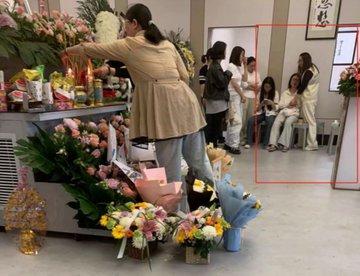 南通大巴车祸事件后续!官方通告隐瞒死亡事实 孩子父母被隐瞒孩子死亡消息 特警维稳不准送花 三观震碎的后续处理-7