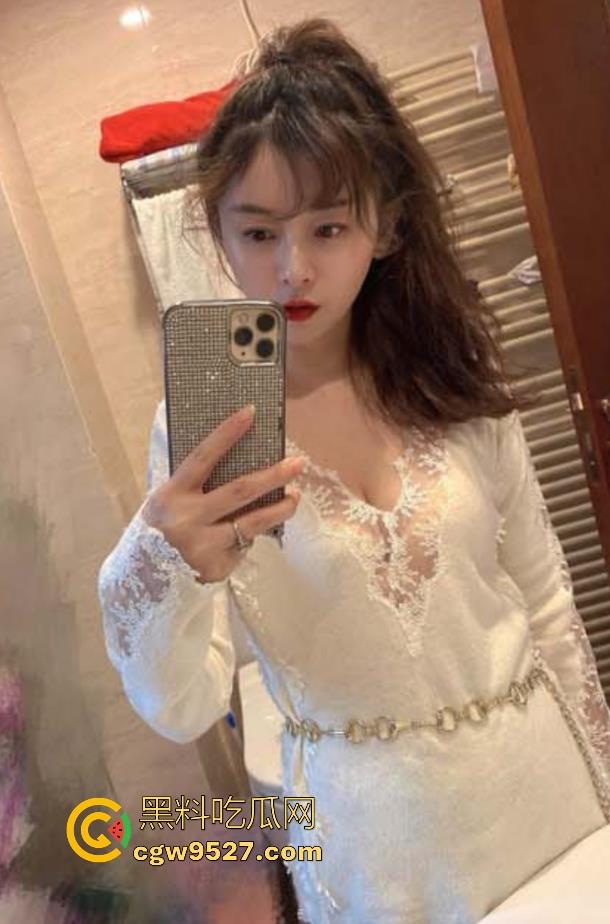 约炮巨反差丰满熟女李老师,背着她老公出来让我插,无套猛打桩,多次潮喷狠狠的喂饱这人妻母狗!-2