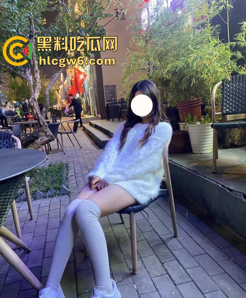 南通狠人偷拍隔壁出租屋情侣做爱,隔音差听得全程起飞,单身老王扛不住跑去偷拍,还被抓个现行!-4