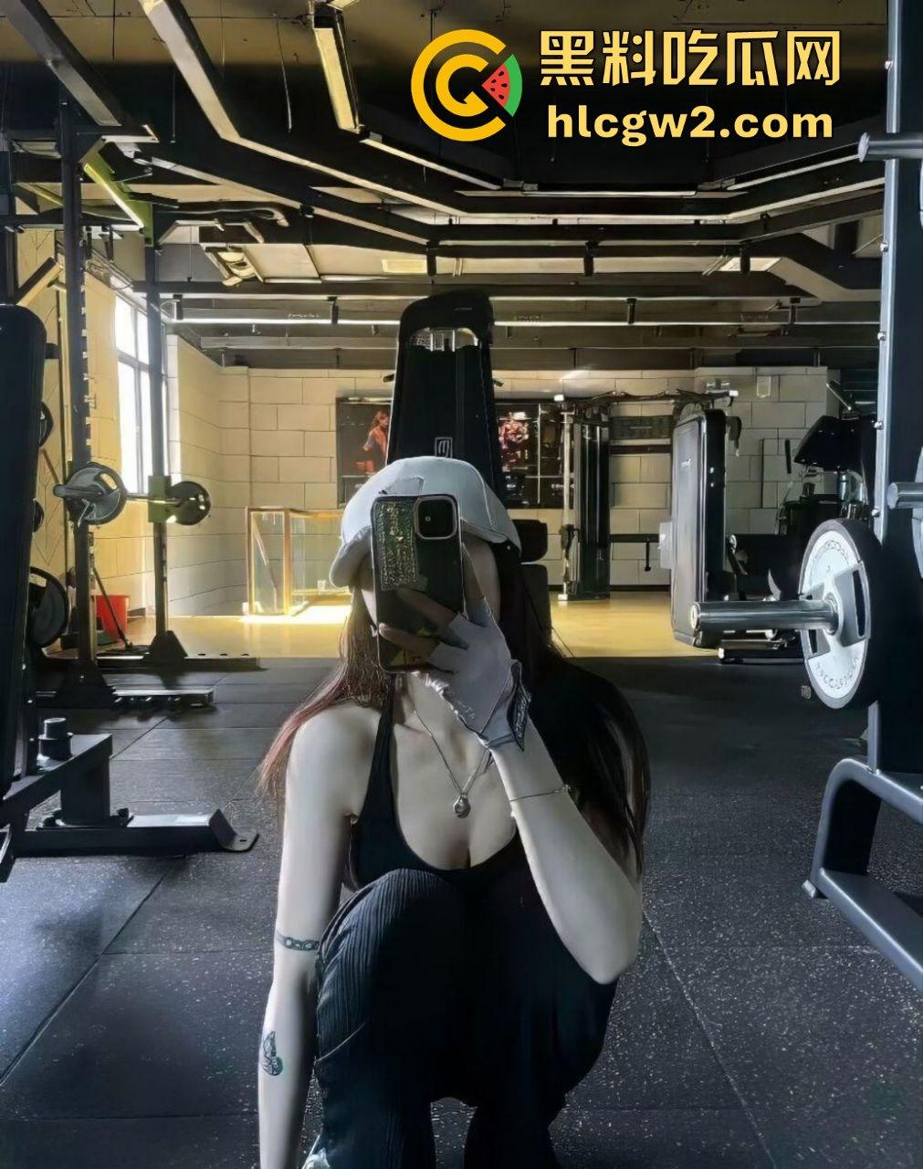 陌陌撩骚一年终得手！已婚少妇『邝雪婉』偷吃被拍，全程录像发出共享 吃饱不忘兄弟喝汤真仗义！-15