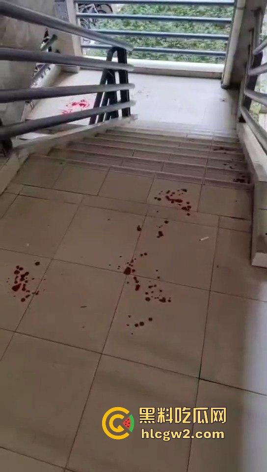 广东工业大学惊现捅人事件!凶手反锁宿舍内,保安公安疯狂踹门!-3