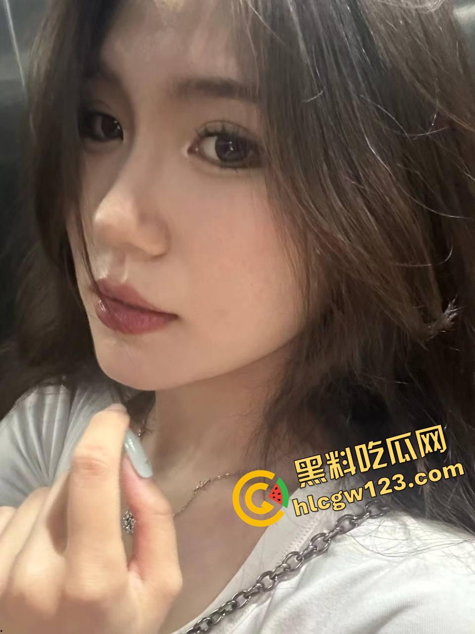 佛山新地儿桃子多到爆,妹子嫩得像鲜桃,短裙黑丝小妹齐聚骚逼扎堆,肉香奶嫩逼紧晚到没你份!-10